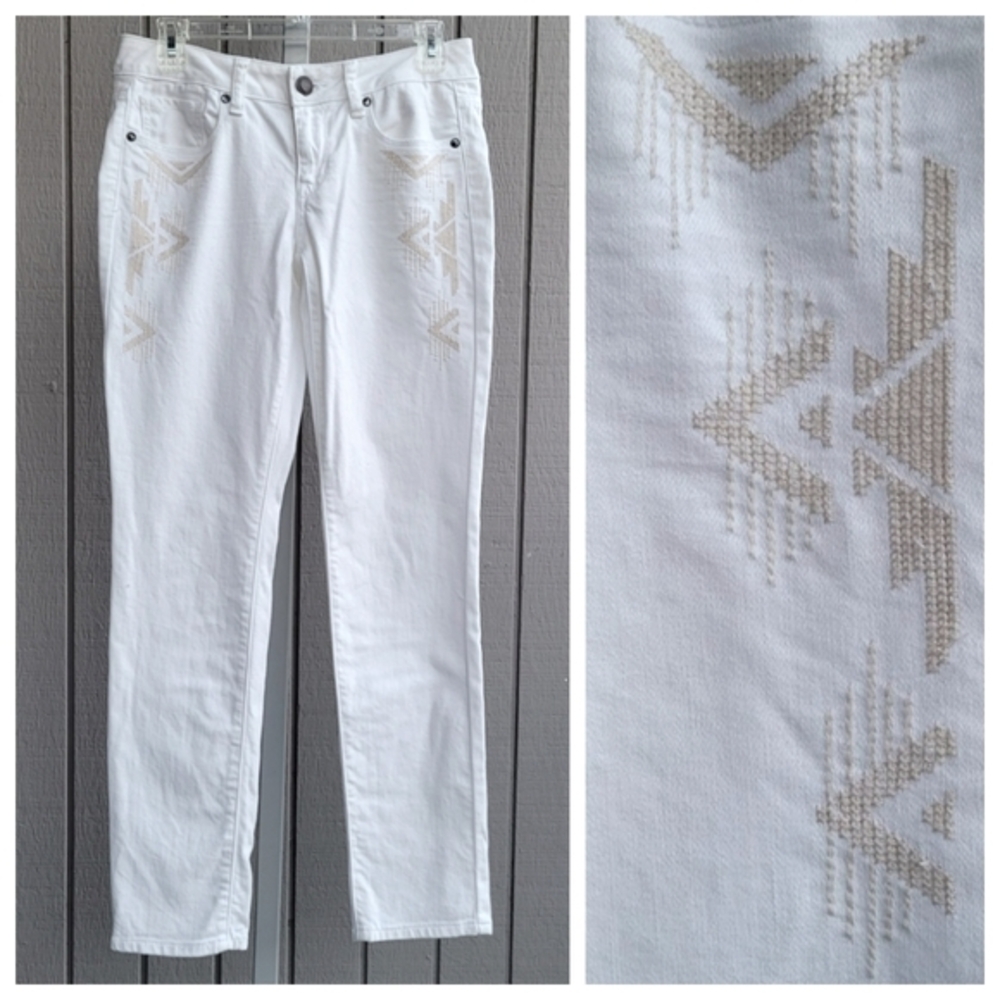 AEO | 4-SHORT White Skinny Jeans w/ Cream Embroidered Pattern EUC